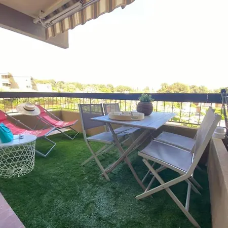 Studio,proche Mer Et Commerces,tennis,piscine Dans Le Lavandou